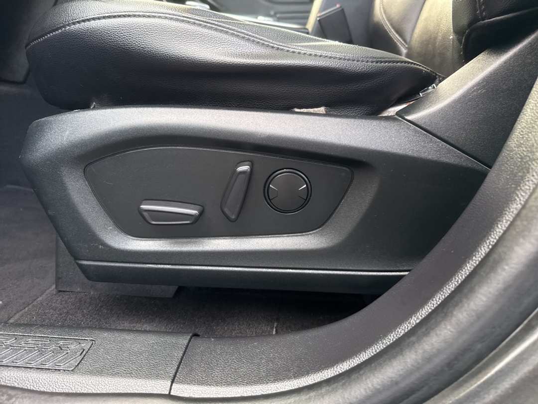 2020 Ford Explorer XLT - Image 16