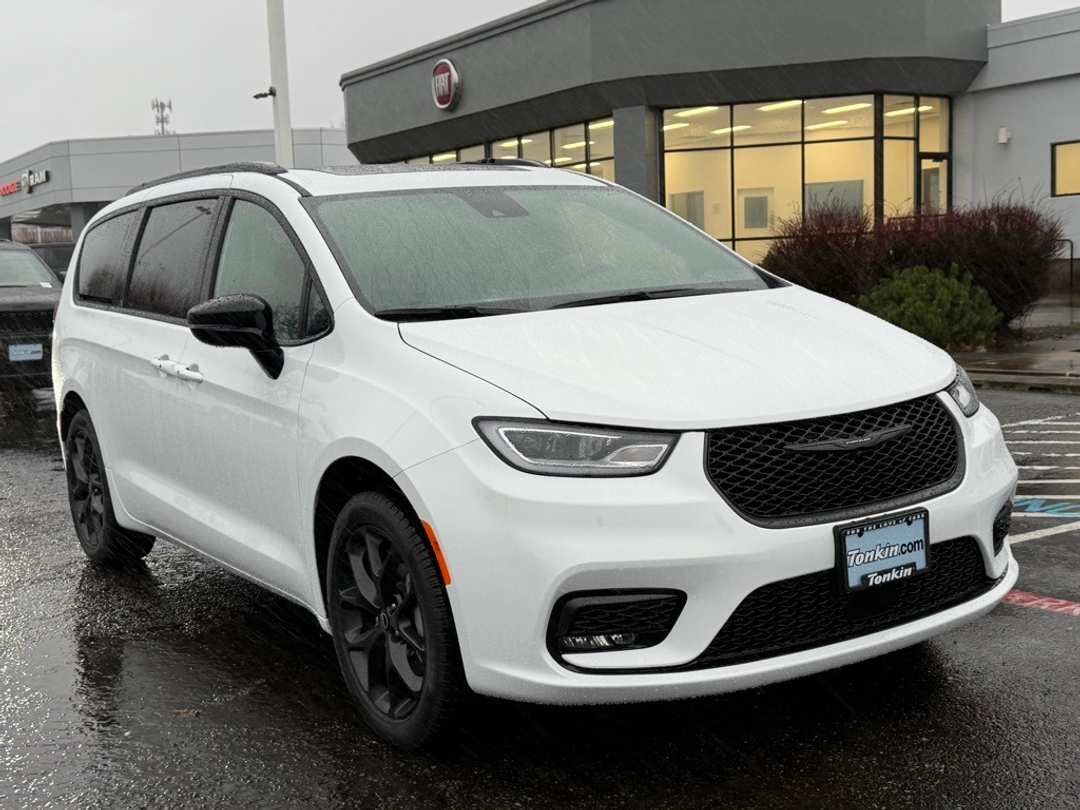 2026 Chrysler Pacifica Limited - Image 2