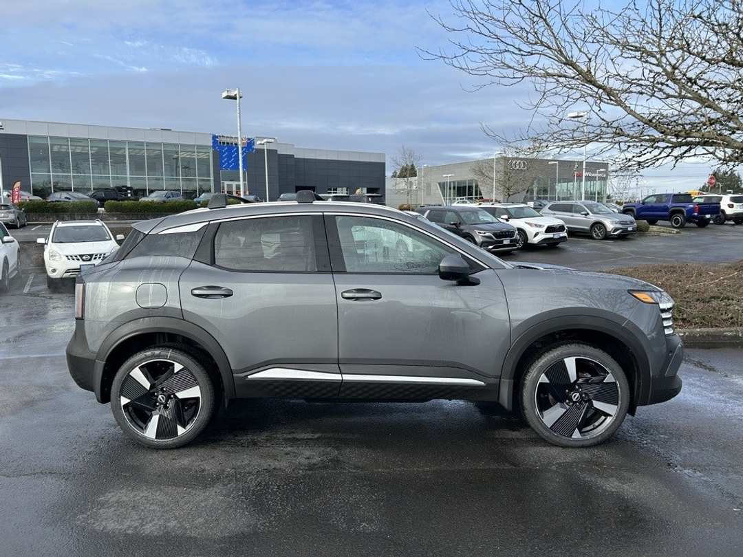 2025 Nissan Kicks SR - Image 4