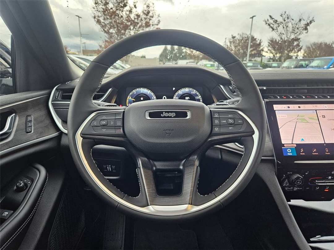 2025 Jeep Grand Cherokee L Limited - Image 15