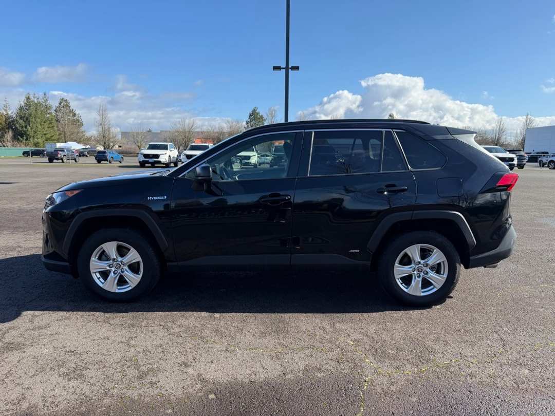 2020 Toyota Rav4 LE - Image 5