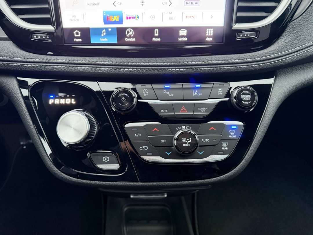 2026 Chrysler Pacifica Select - Image 24