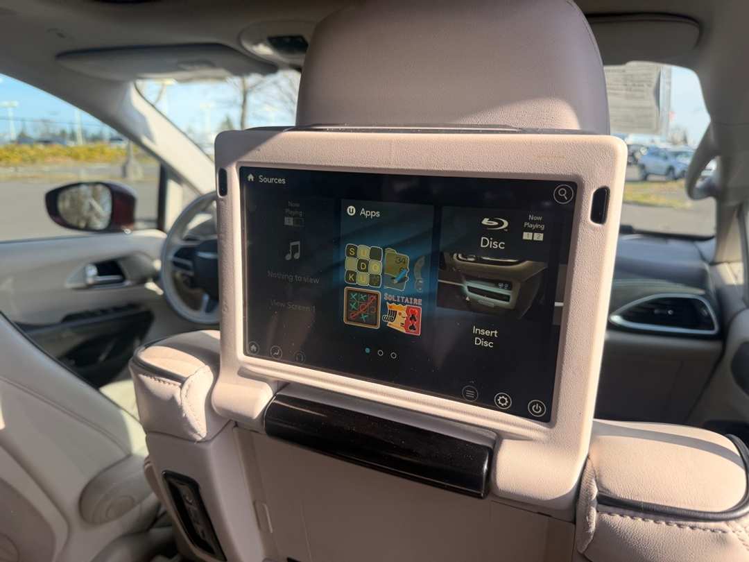 2018 Chrysler Pacifica Limited - Image 24