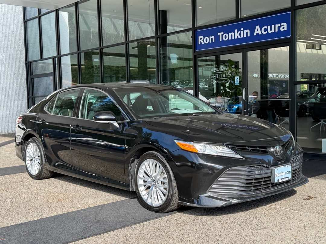 2018 Toyota Camry XLE - Image 2