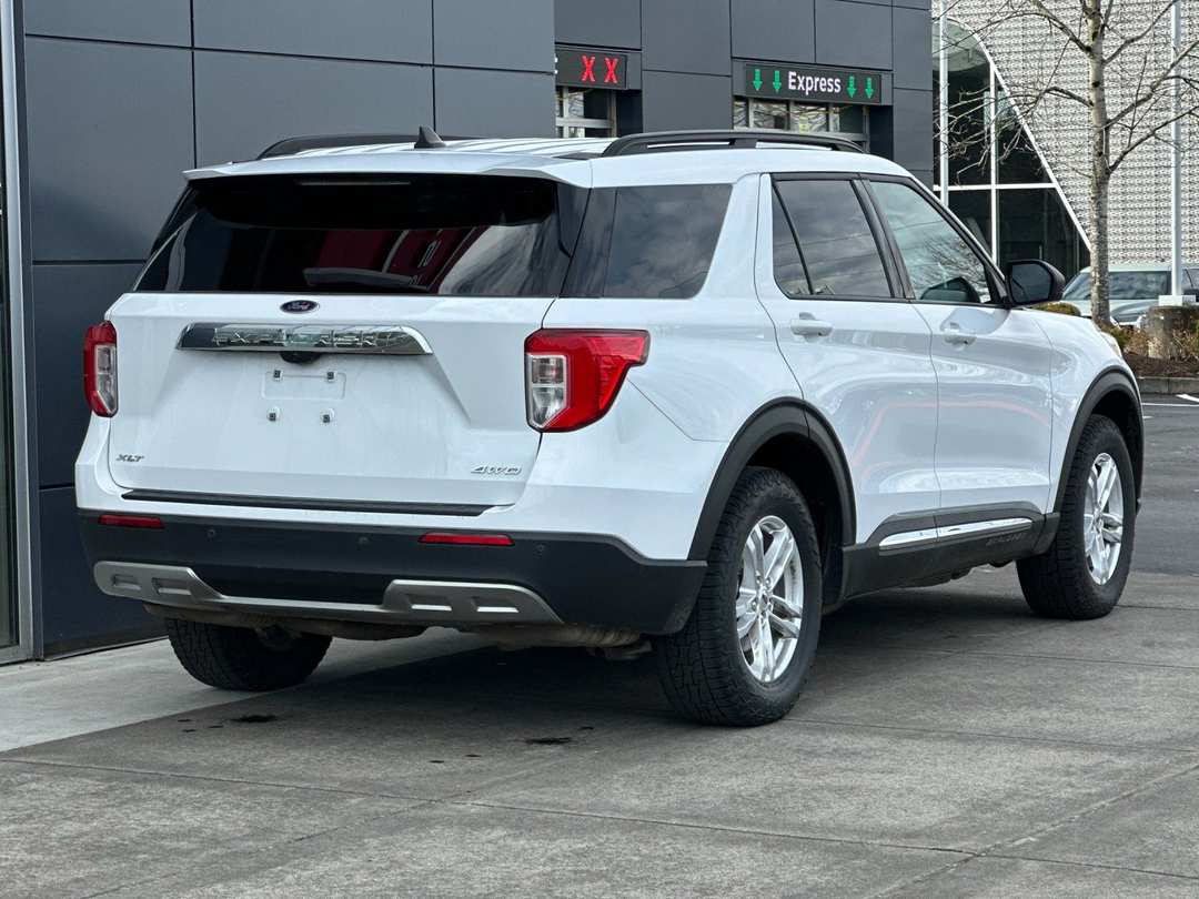 2023 Ford Explorer XLT - Image 3