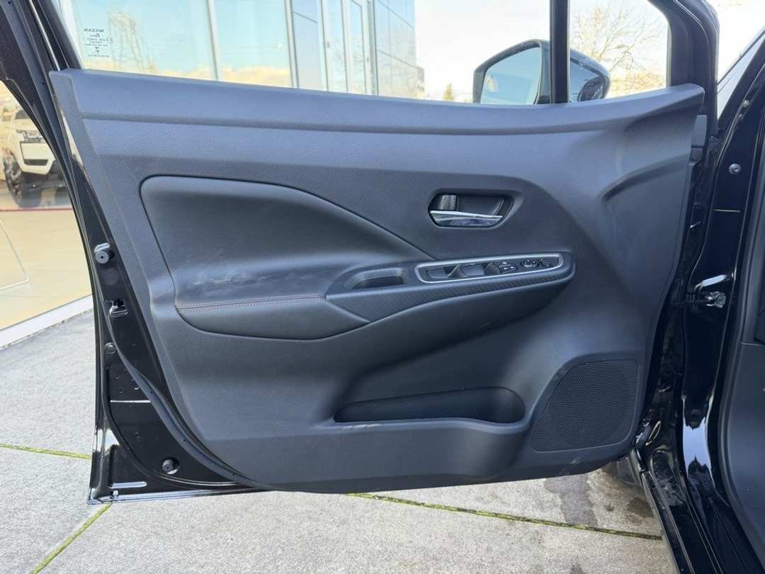 2025 Nissan Versa 1.6 SR - Image 12