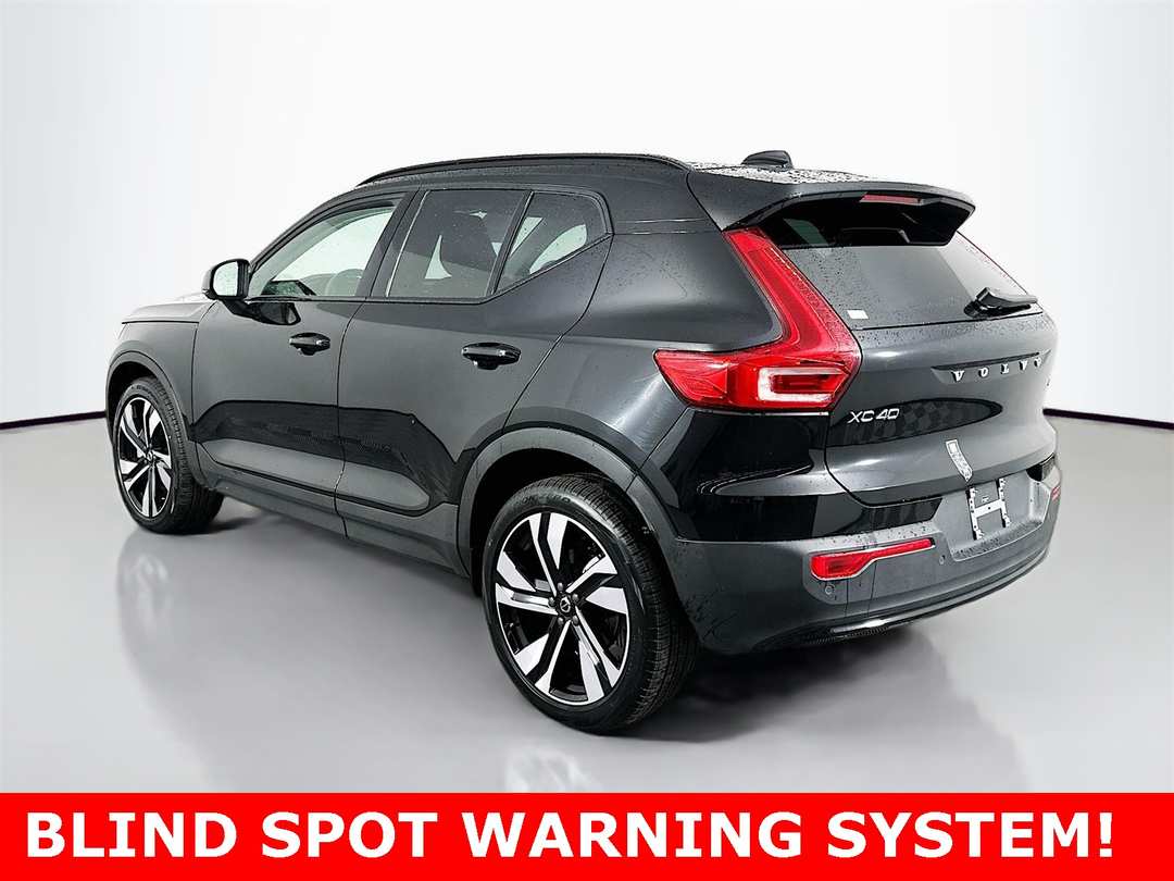 2025 Volvo Xc40 B5 Plus Dark Theme - Image 5