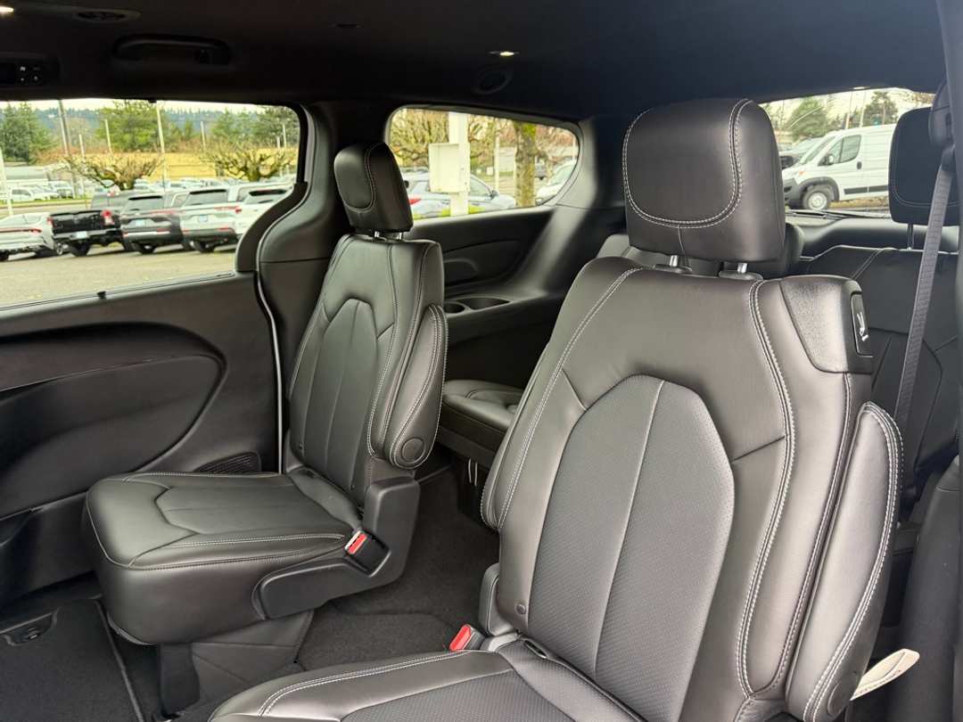 2026 Chrysler Pacifica Select - Image 28