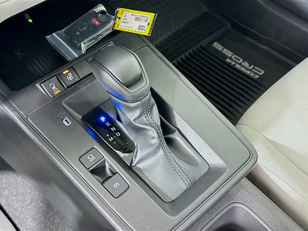 2026 Toyota Corolla Cross LE - Image 17