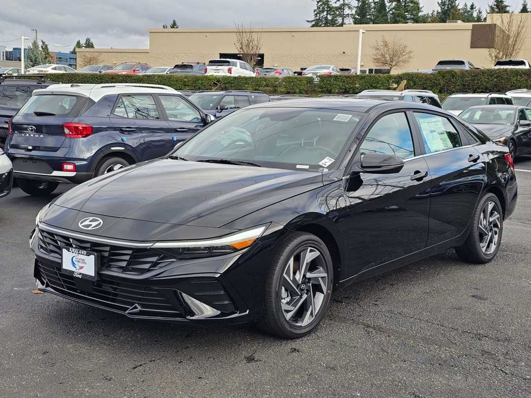 2026 Hyundai Elantra Limited - Image 3