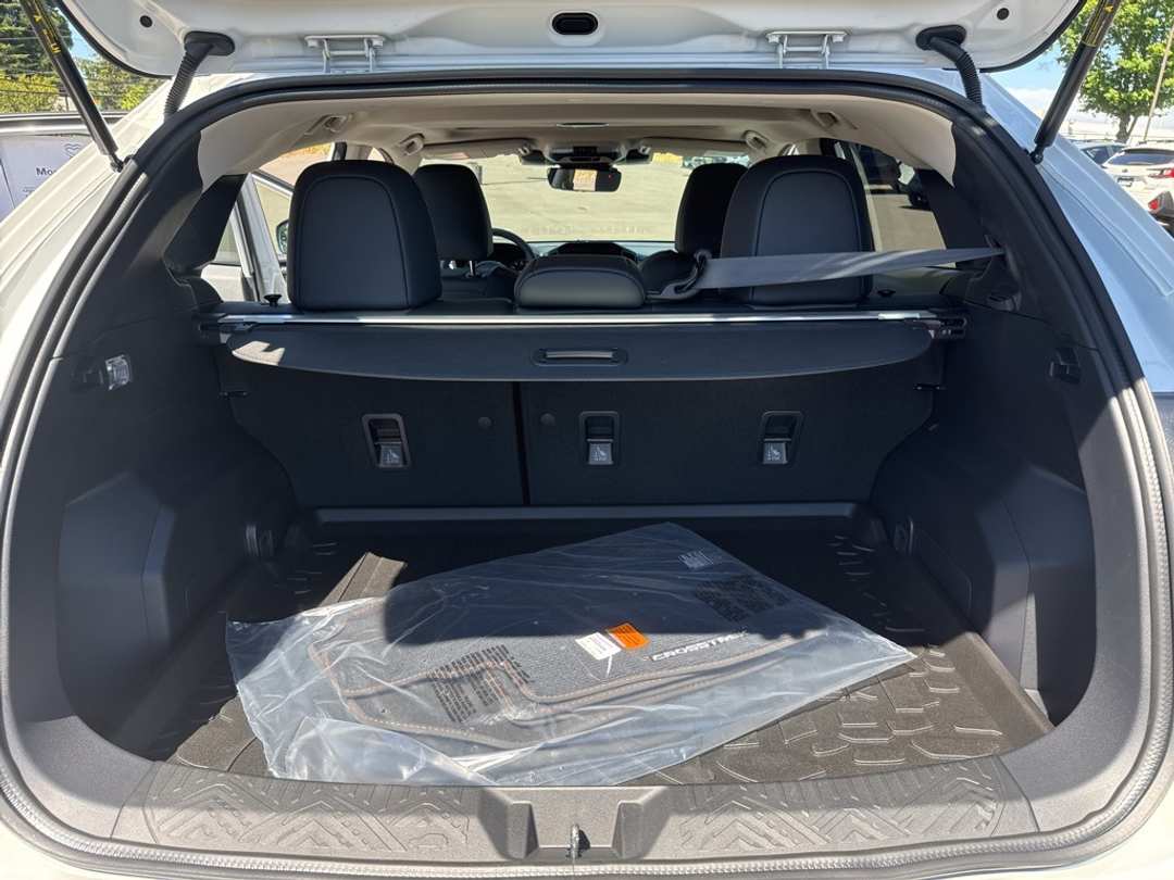 2025 Subaru Crosstrek Limited - Image 32