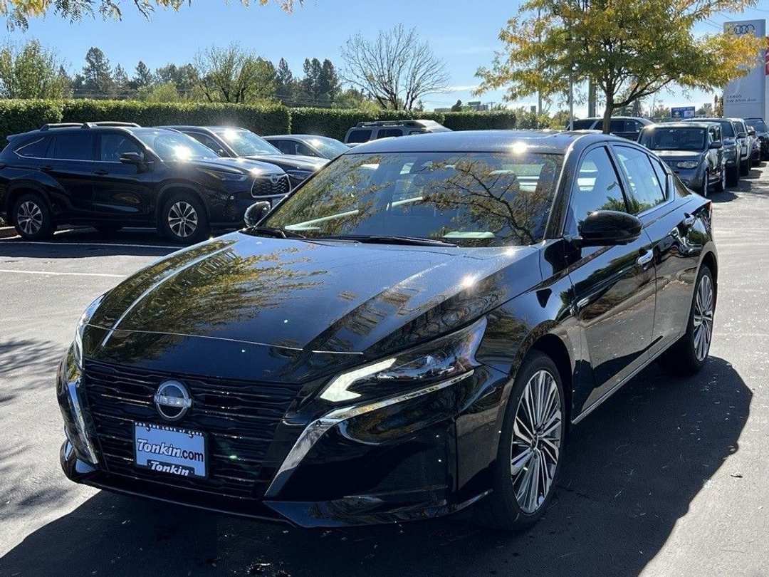 2025 Nissan Altima 2.5 SL - Image 3
