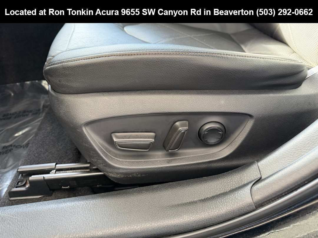 2018 Toyota Camry XLE - Image 13