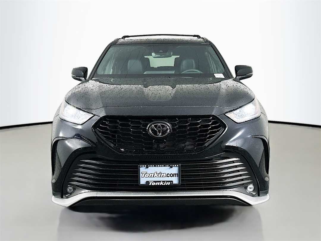 2026 Toyota Highlander XSE - Image 2