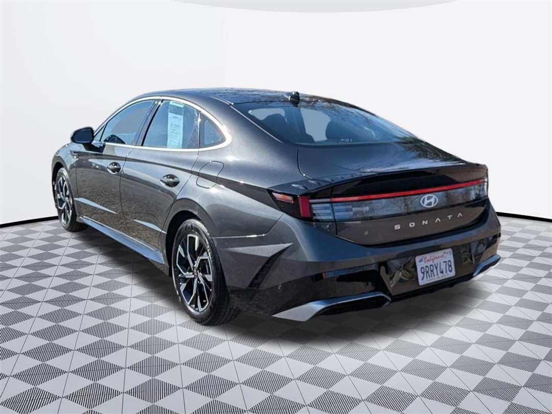 2025 Hyundai Sonata SEL - Image 5