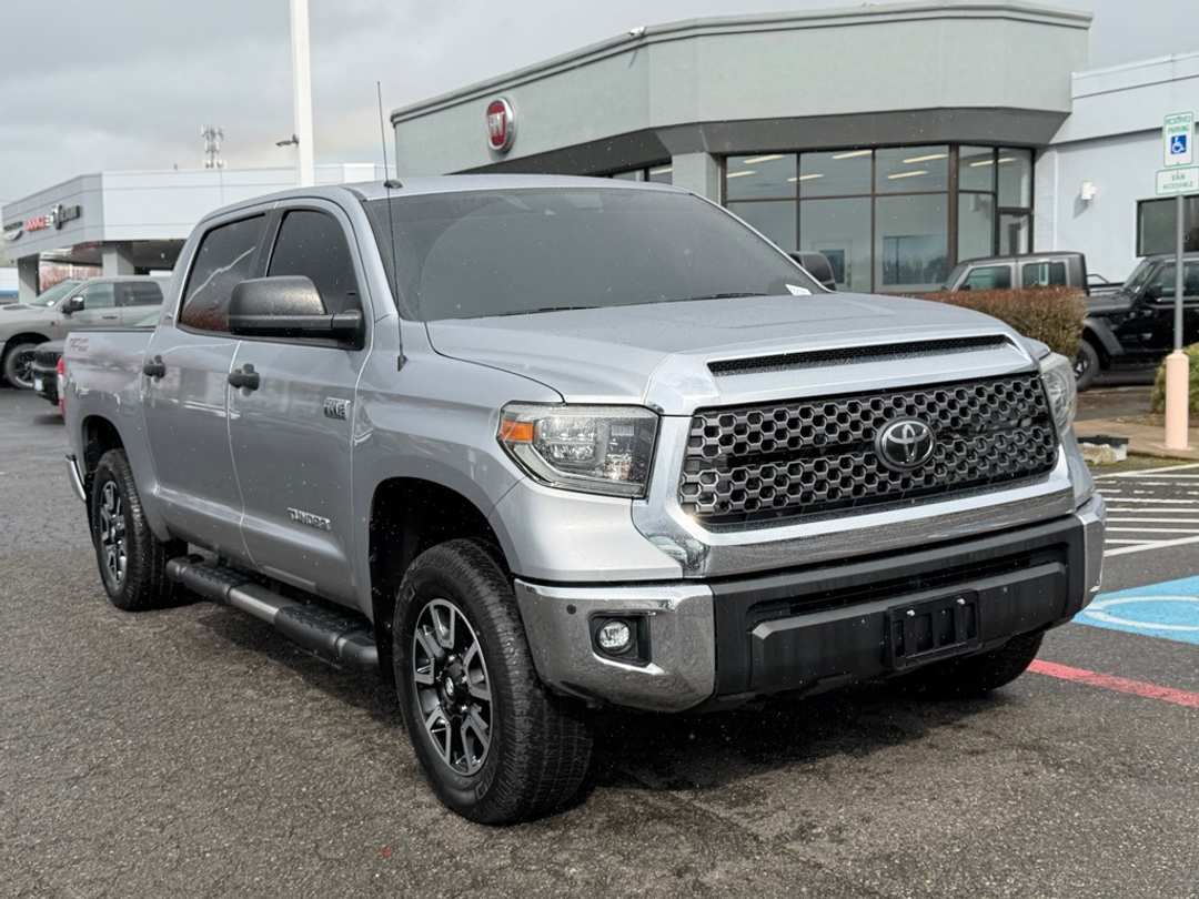 2018 Toyota Tundra SR5 - Image 2