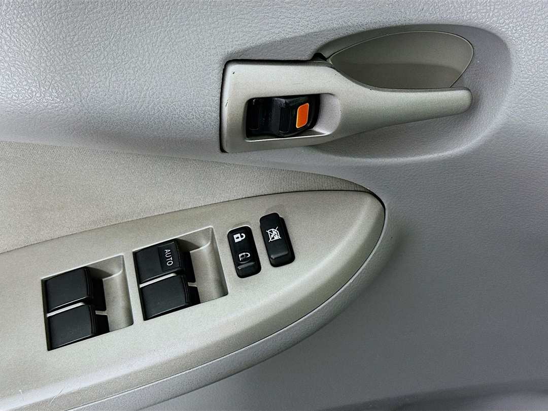 2010 Toyota Corolla LE - Image 17