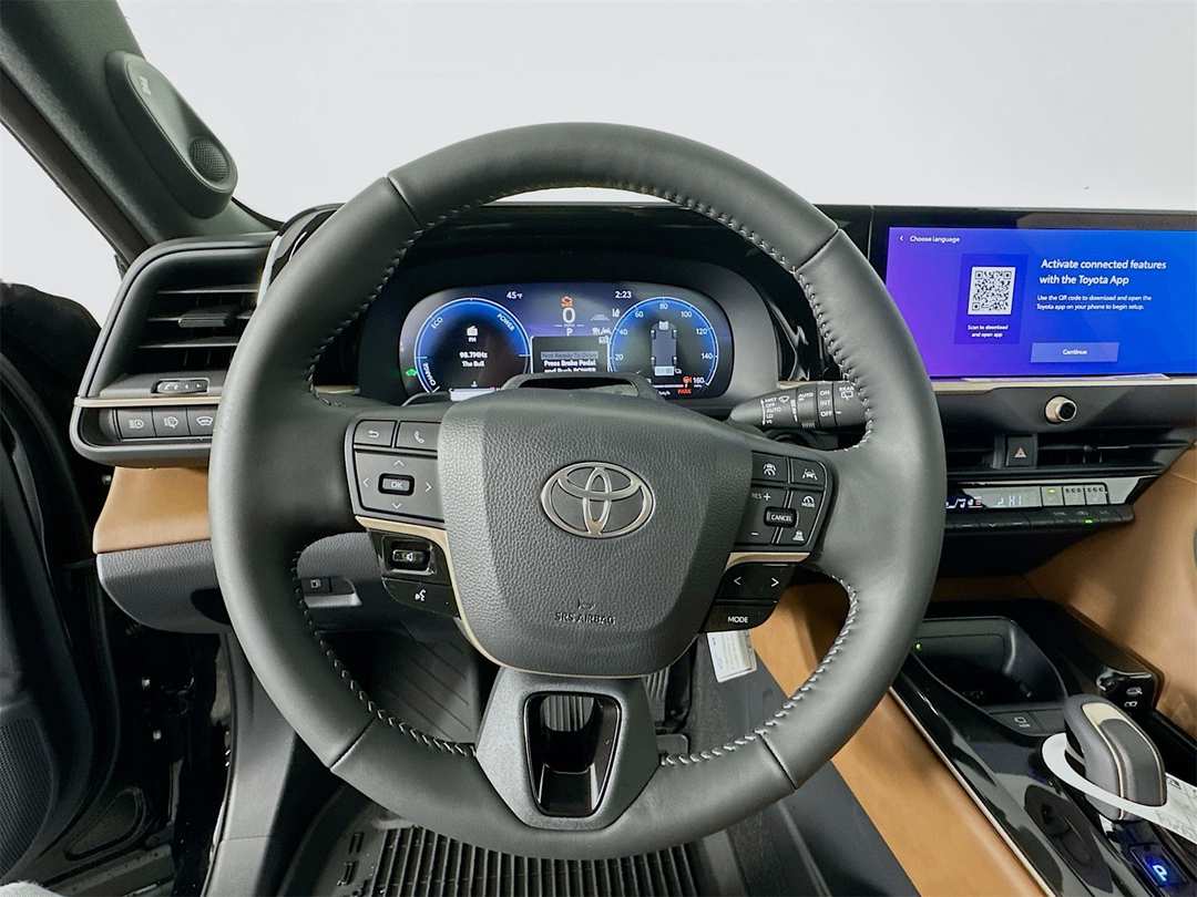 2025 Toyota Crown Signia Limited - Image 11