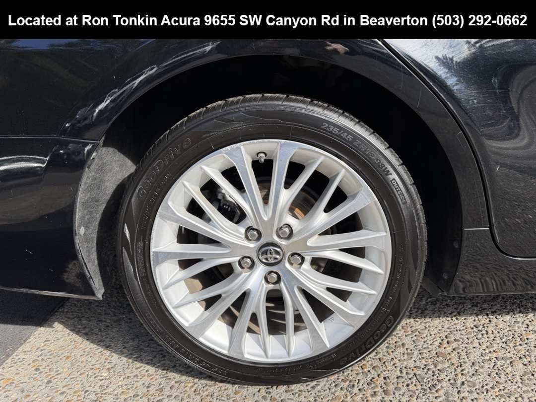 2018 Toyota Camry XLE - Image 9