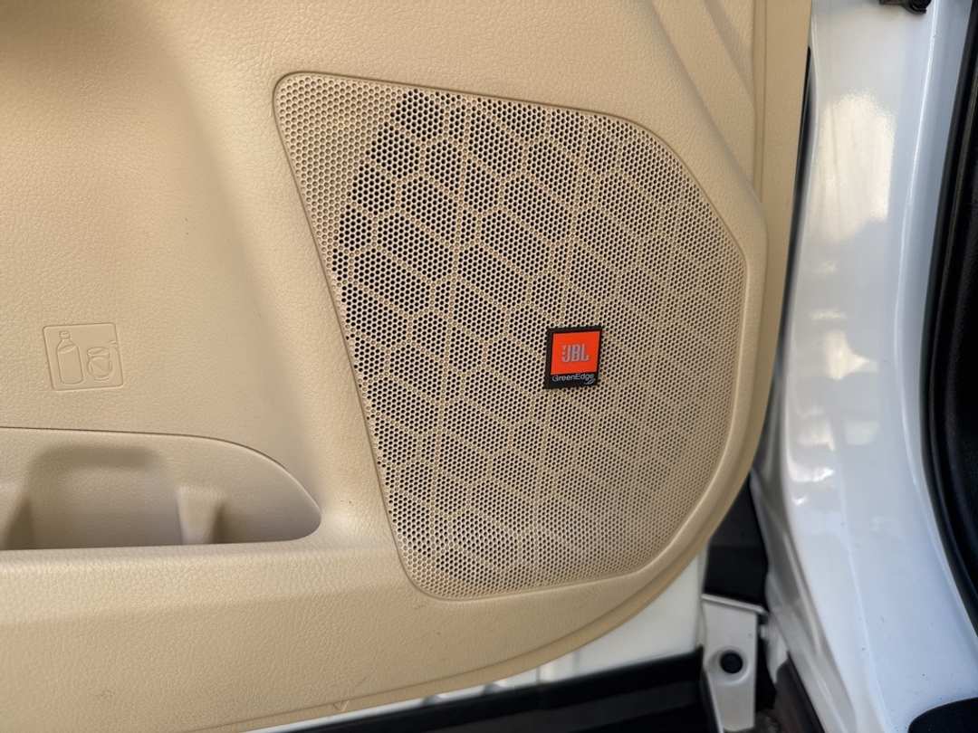 2019 Toyota Highlander - Image 16