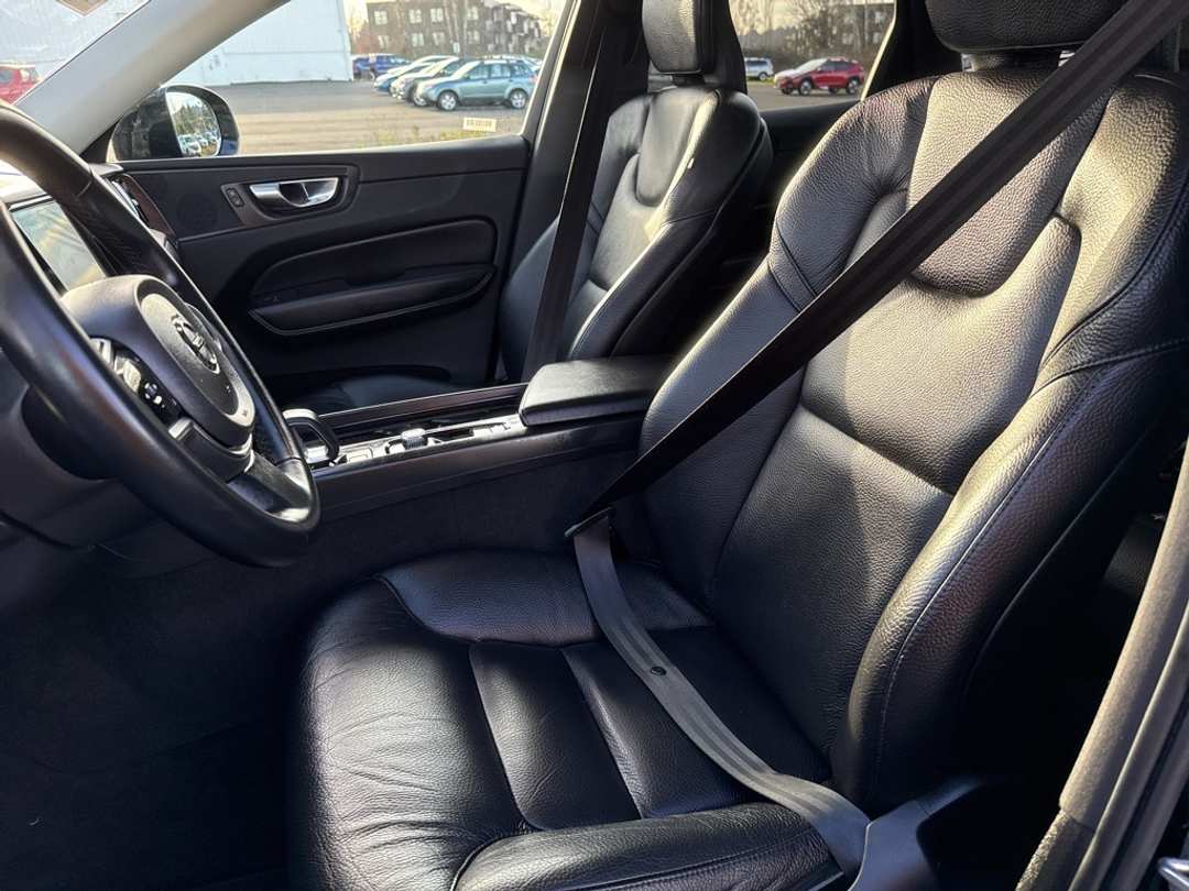 2023 Volvo Xc60 B5 Plus Dark Theme - Image 13