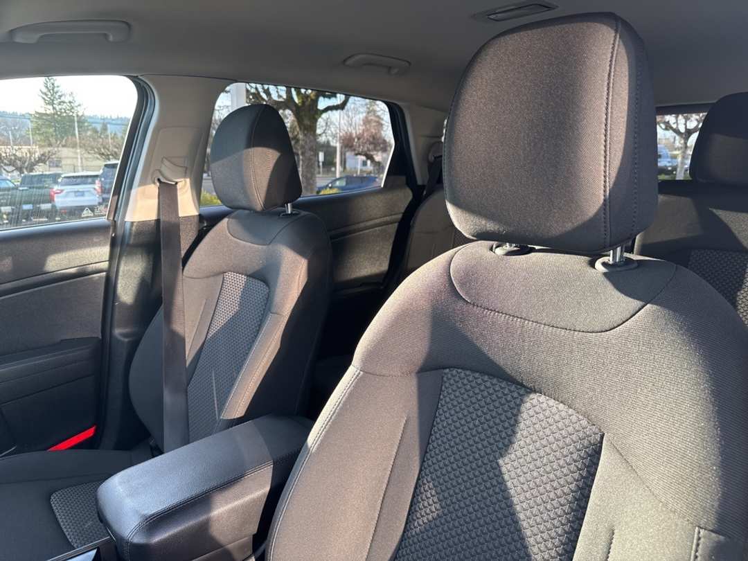 2024 Kia Sportage LX - Image 12