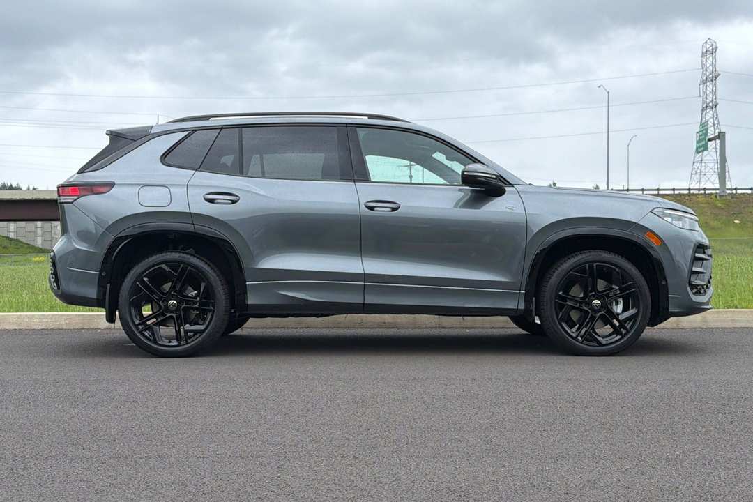 2026 Volkswagen Tiguan 2.0T SE RLine Black - Image 2