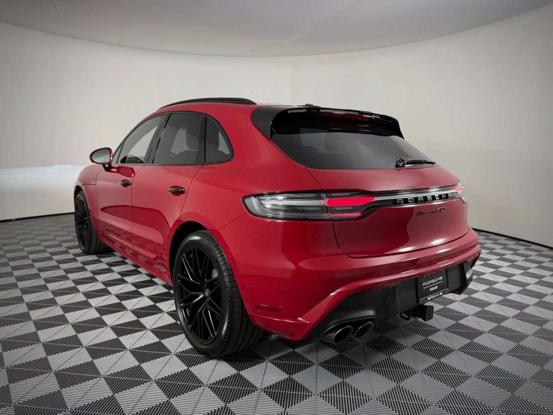 2026 Porsche Macan GTS - Image 3