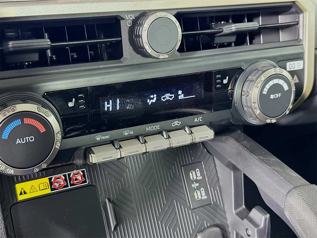 2025 Toyota Tacoma TRD Off Road - Image 16