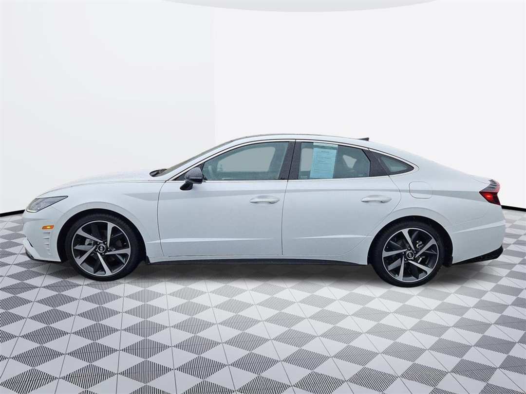 2021 Hyundai Sonata SEL Plus - Image 3