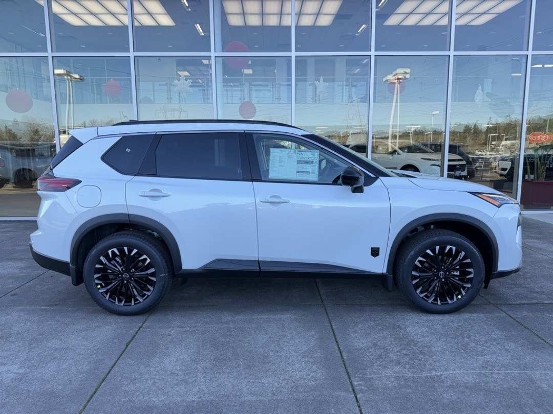 2026 Nissan Rogue Dark Armor - Image 8