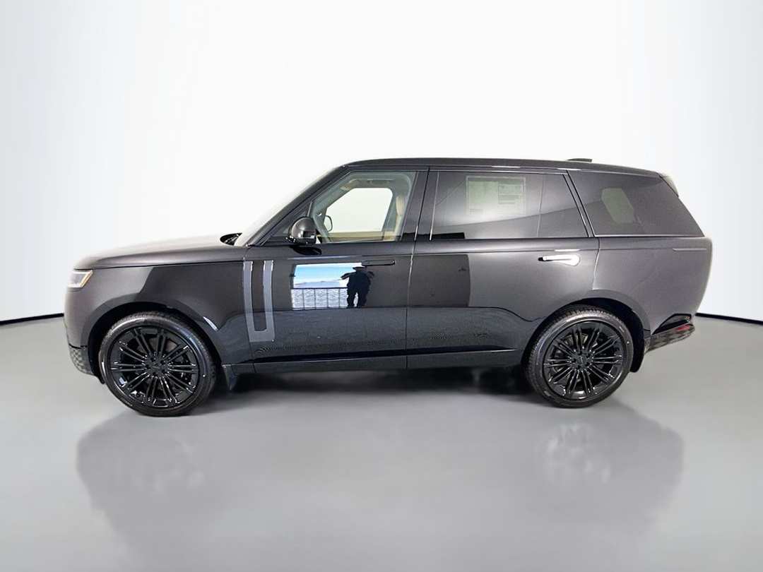 2026 Land Rover Range Rover SE - Image 2