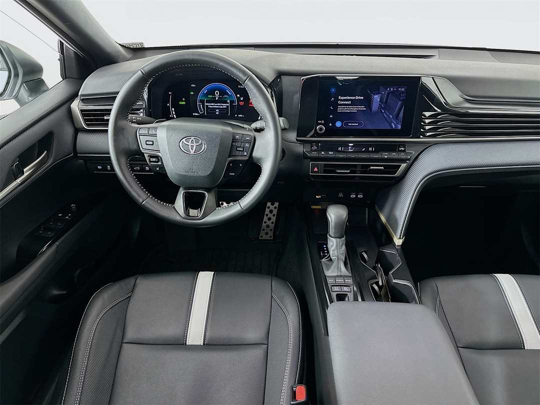 2025 Toyota Camry SE - Image 21