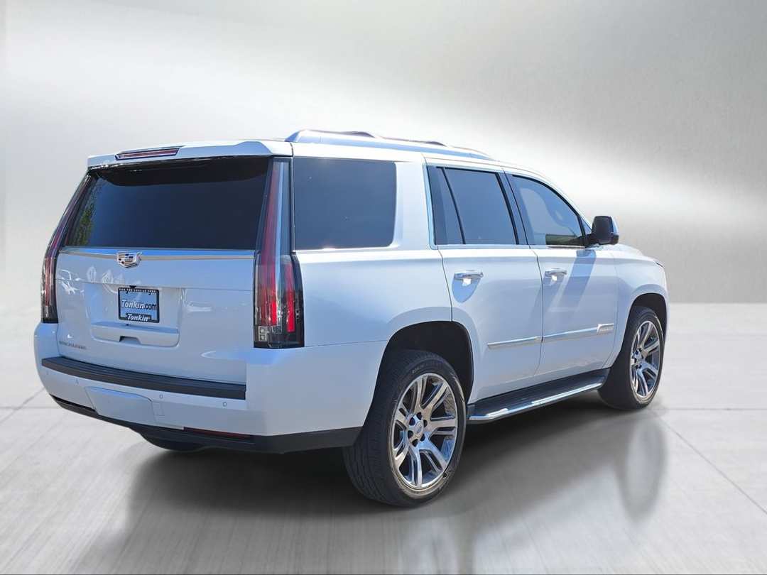 2016 Cadillac Escalade Luxury - Image 3