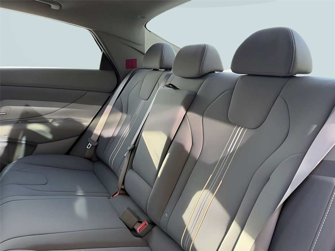 2026 Hyundai Elantra SEL Sport - Image 29