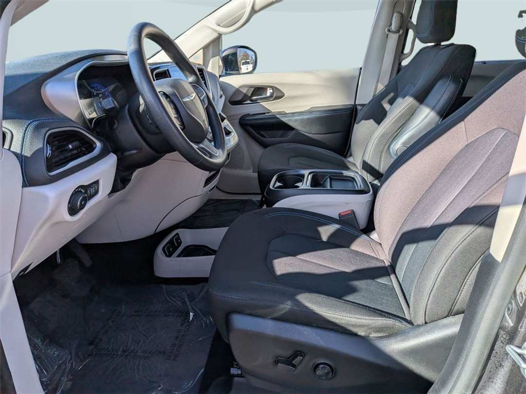 2023 Chrysler Pacifica Touring L - Image 10