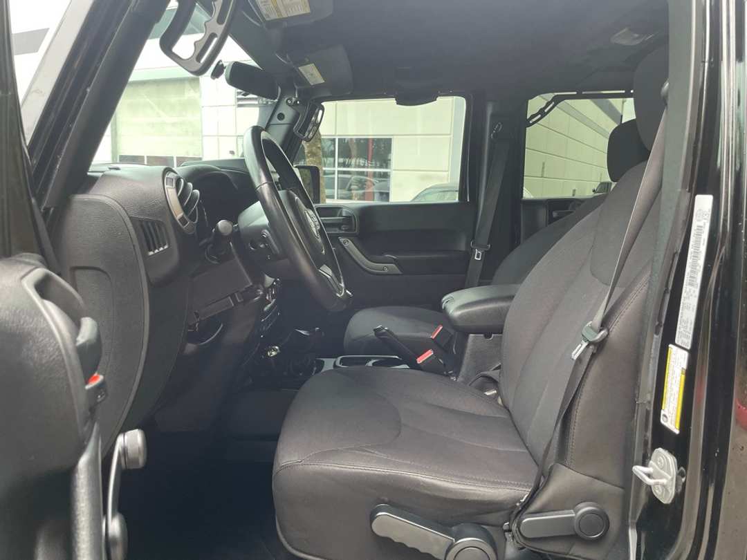 2015 Jeep Wrangler Unlimited Sport - Image 17