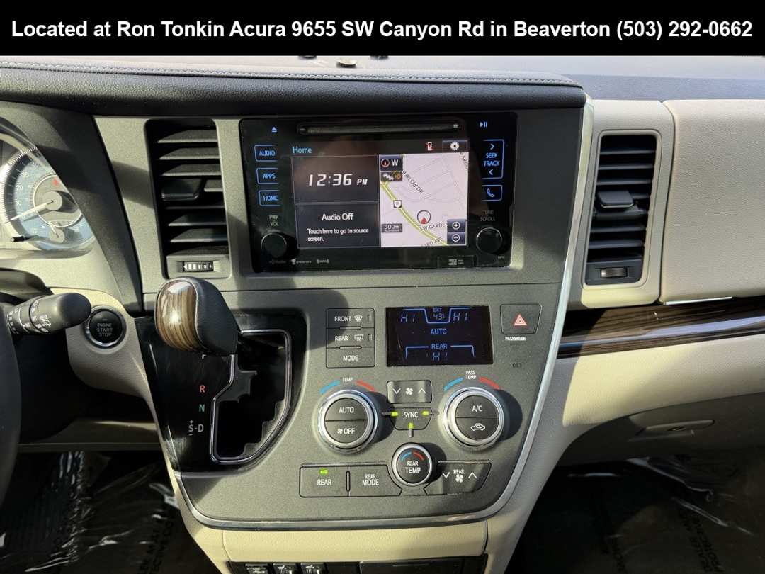 2017 Toyota Sienna XLE - Image 20