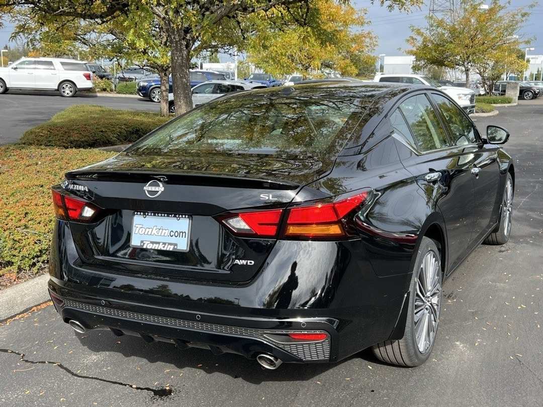 2025 Nissan Altima 2.5 SL - Image 7