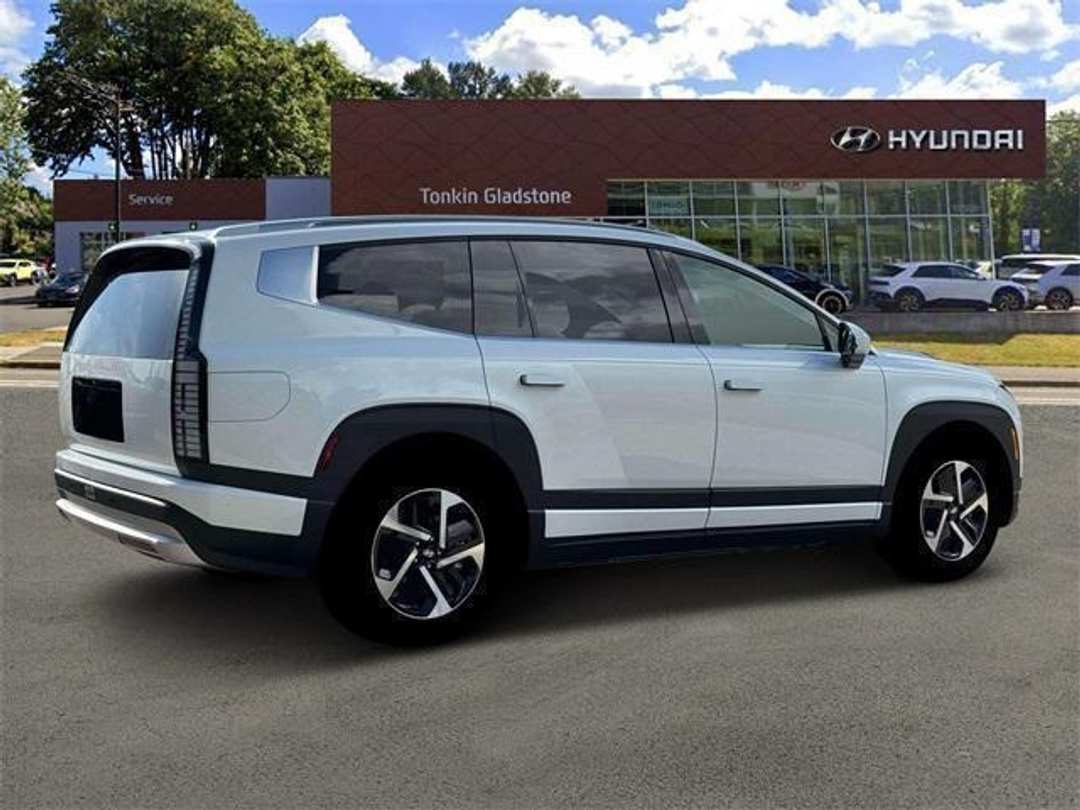 2026 Hyundai Ioniq 9 SE - Image 8