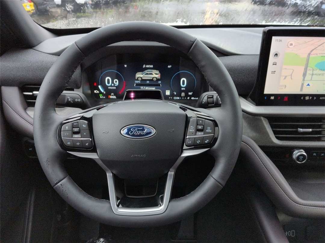 2026 Ford Explorer Platinum - Image 13