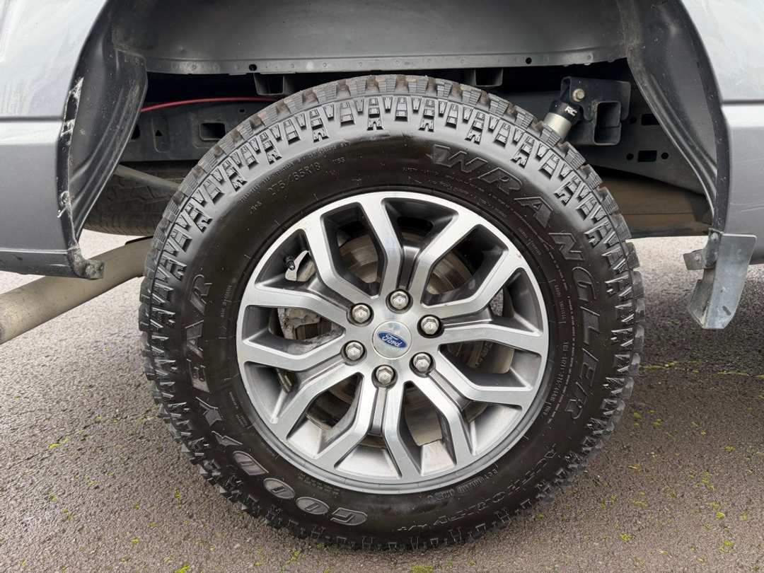 2022 Ford F-150 Lariat - Image 10