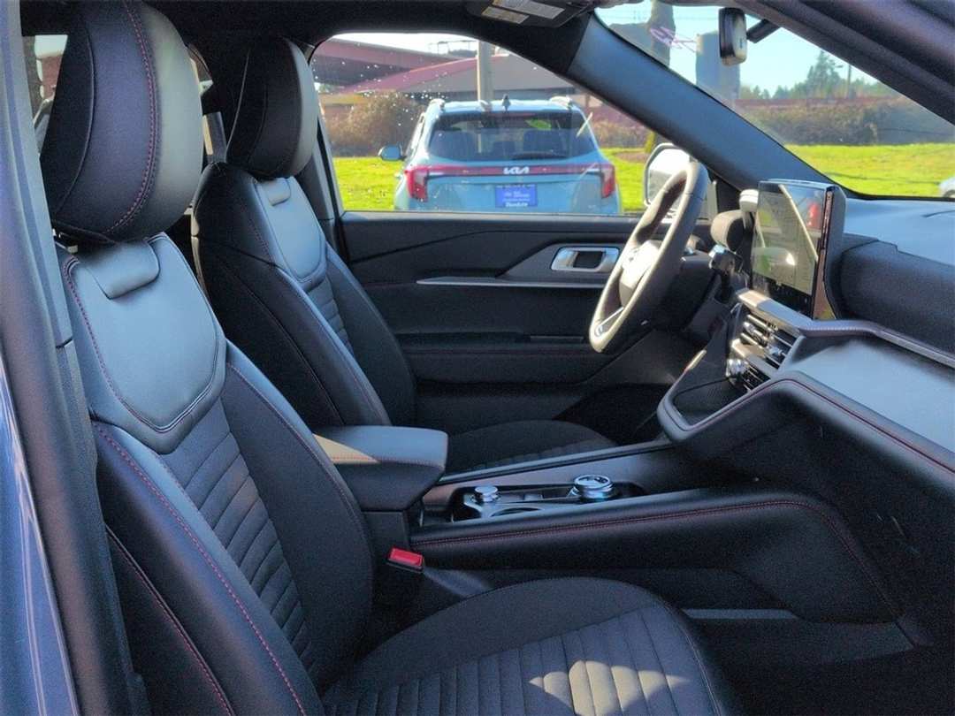 2026 Ford Explorer STLine - Image 32