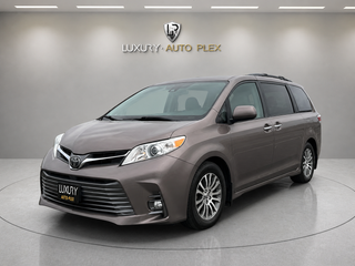 2018 Toyota Sienna XLE MINI LOADED DVD MOON ROOF LOW MILES
