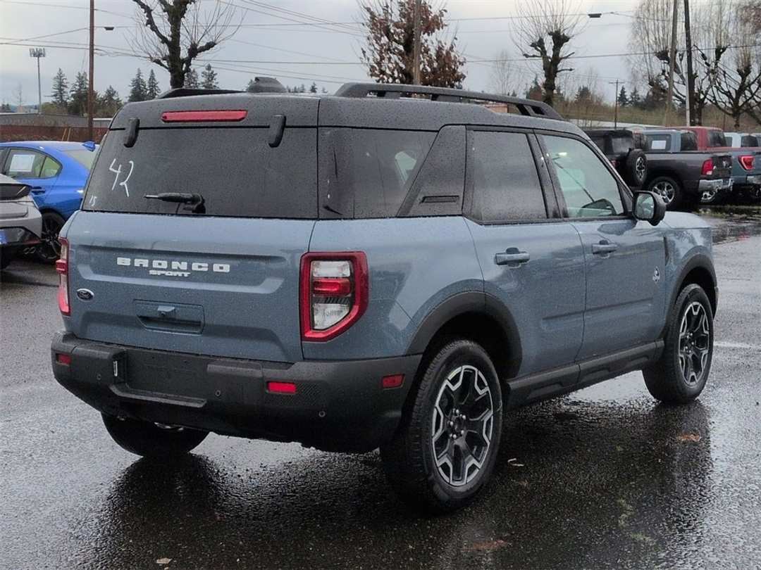 2025 Ford Bronco Sport Outer Banks - Image 5