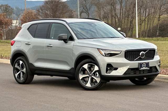 2026 Volvo Xc40 B5 Plus