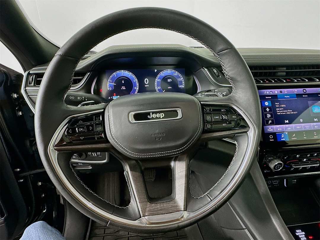 2022 Jeep Grand Cherokee Overland - Image 11