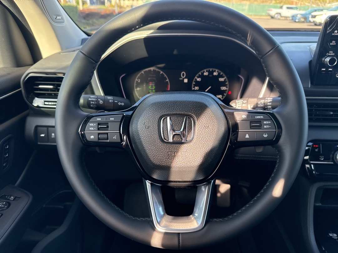 2025 Honda Pilot Touring - Image 24