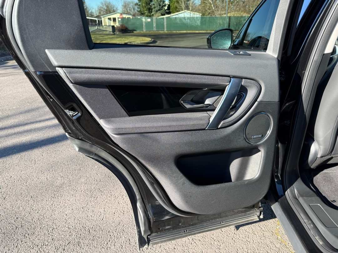 2023 Land Rover Discovery Sport SE - Image 19