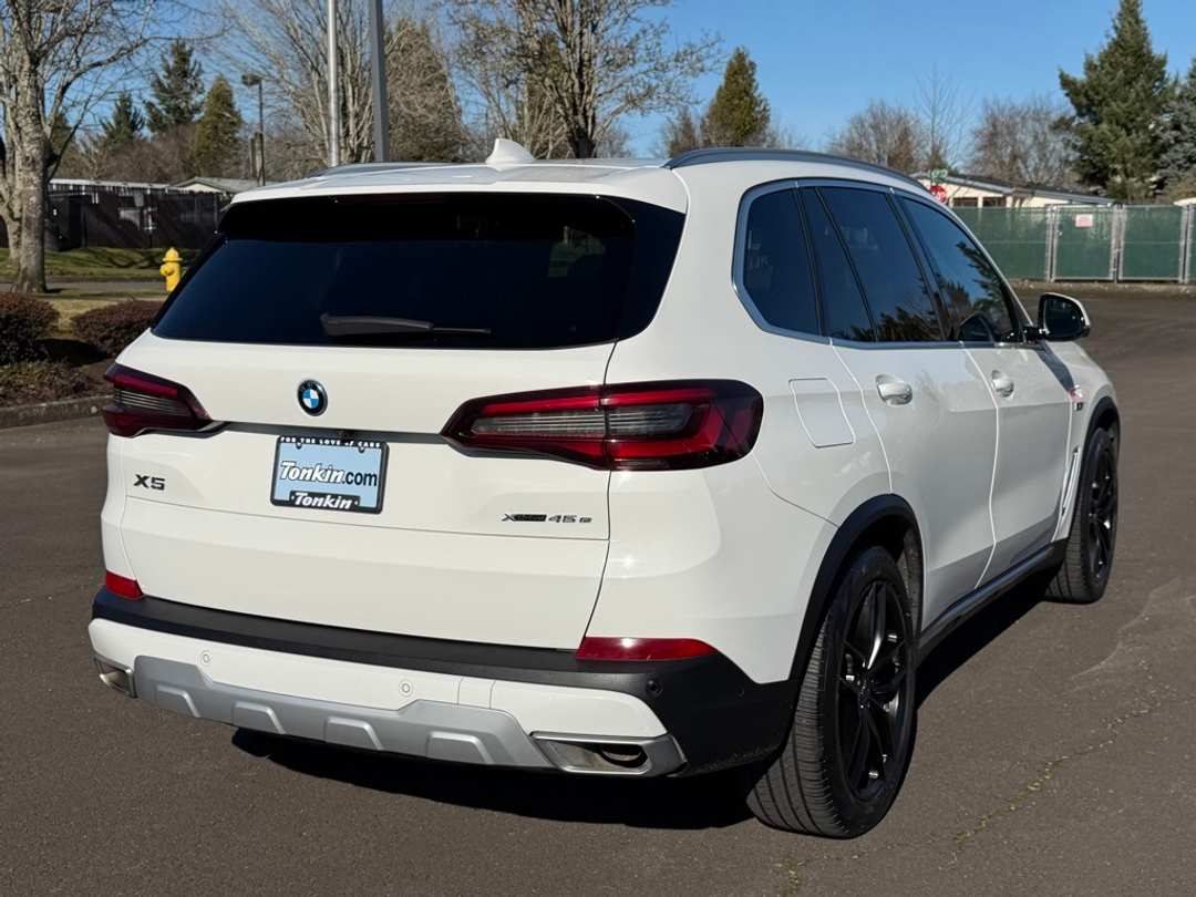 2023 BMW X5 xDrive45e - Image 8